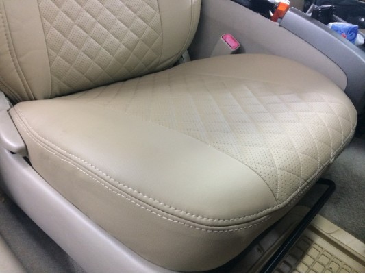 Авточехлы на Toyota Prius